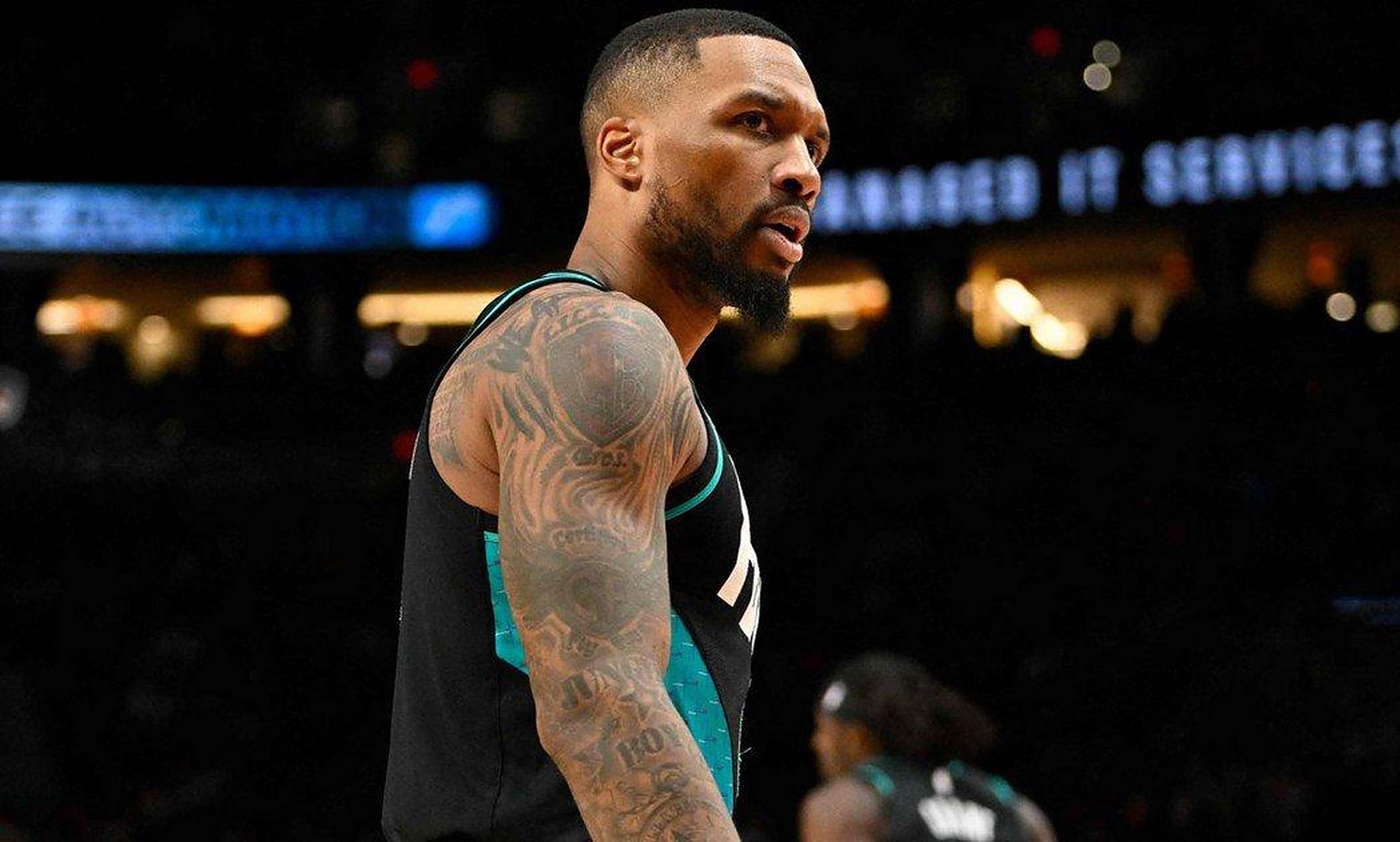 开拓者击败湖人,利拉德超远三分致胜 开拓者击败湖人,利拉德超远三分致胜