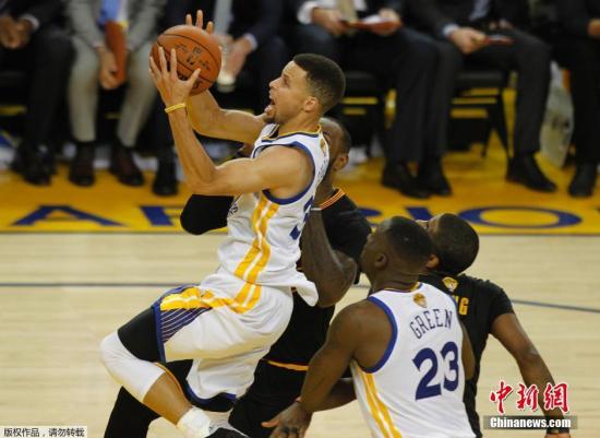 勇士逆转黄蜂继续赢球 勇士逆转黄蜂继续赢球