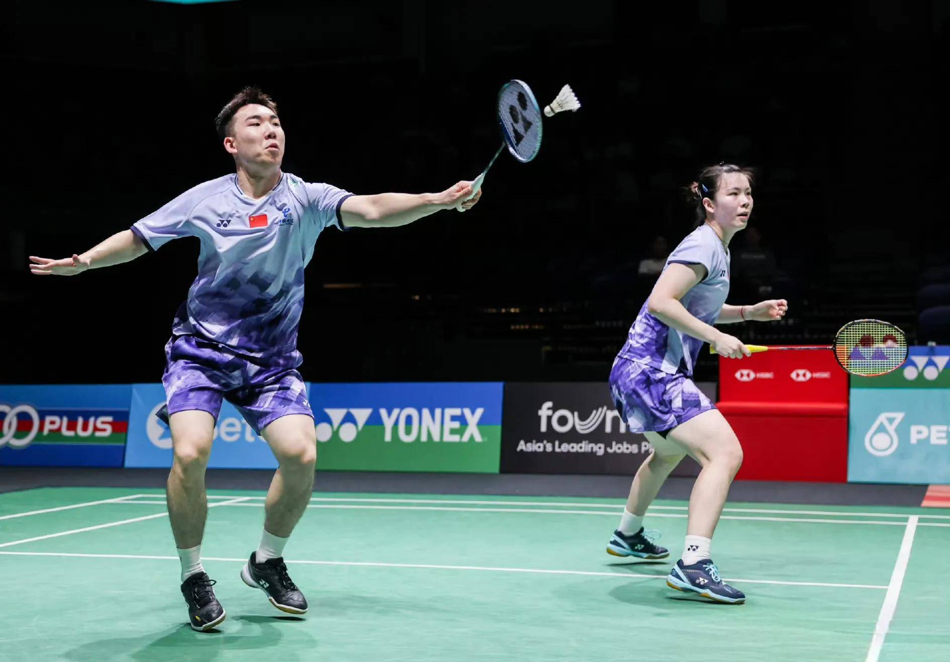 包含印度羽毛球队轻取丹麦羽毛球队，陶菲克统治全场的词条