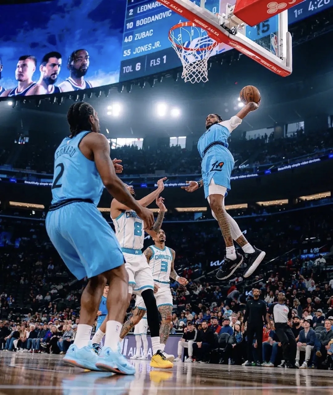 快船横扫老鹰,雄心勃勃 快船横扫老鹰,雄心勃勃