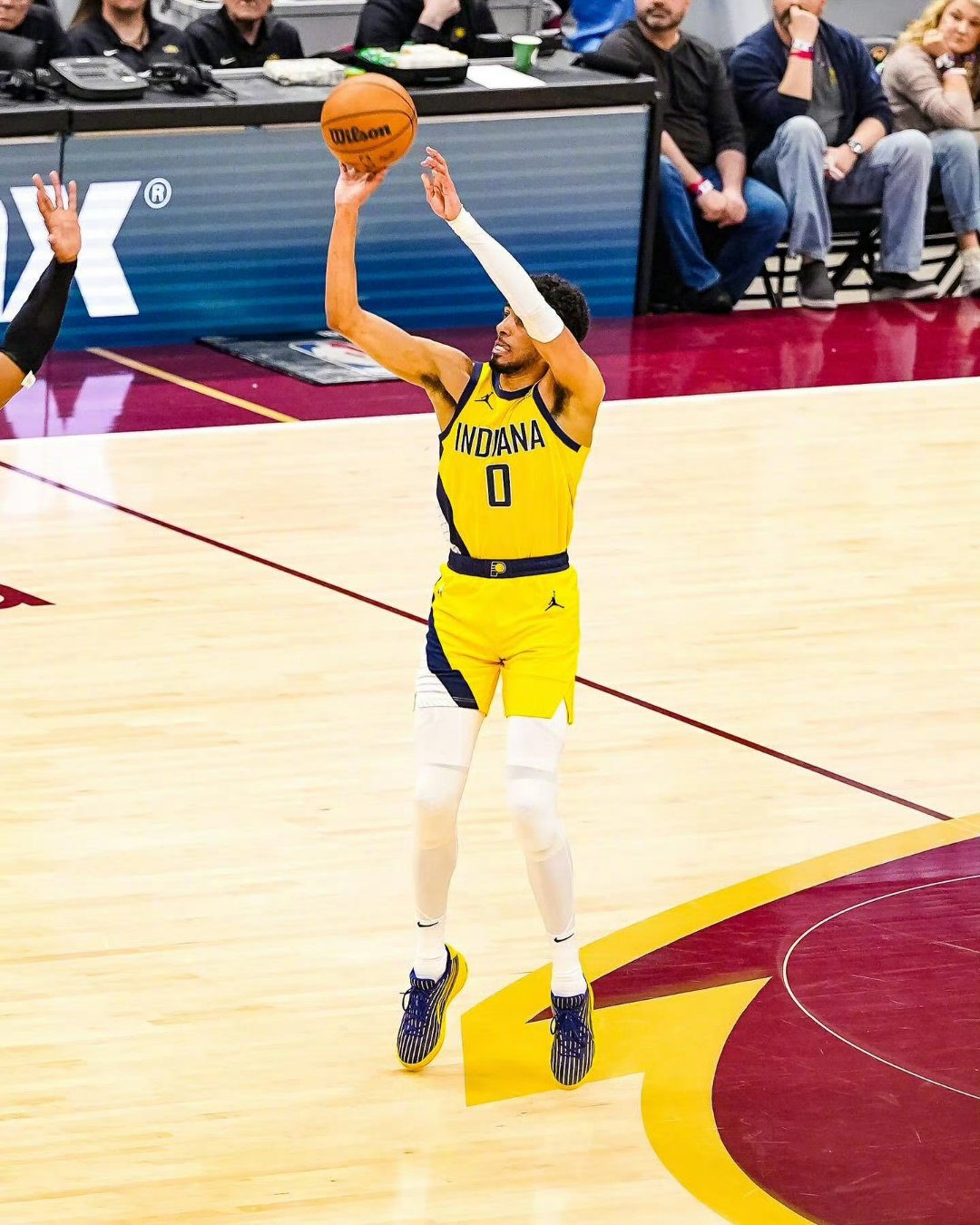 步行者主场击败篮网,布罗格登逆转绝杀 步行者主场击败篮网,布罗格登逆转绝杀