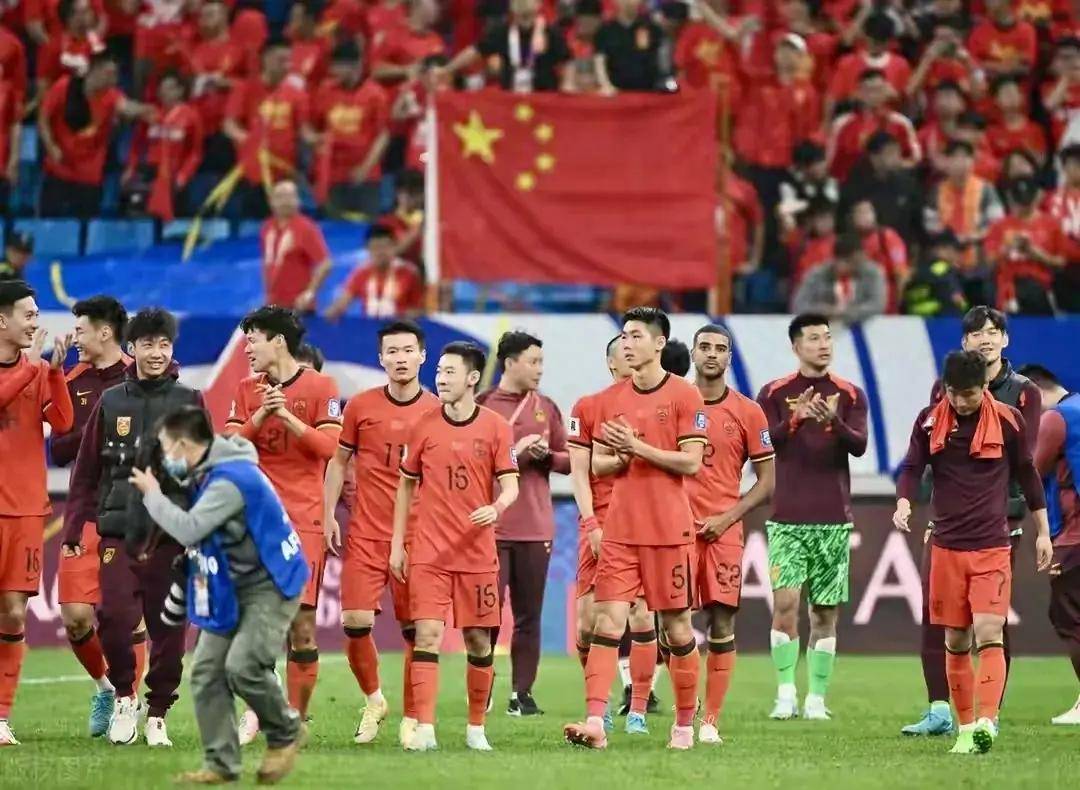 包含世界杯热度飙升，网友热议不断的词条