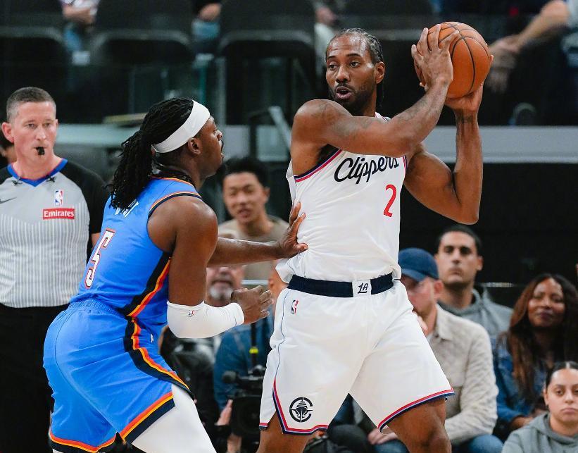 新疆队翻盘雷霆,伦纳德点燃赛场 新疆队翻盘雷霆,伦纳德点燃赛场