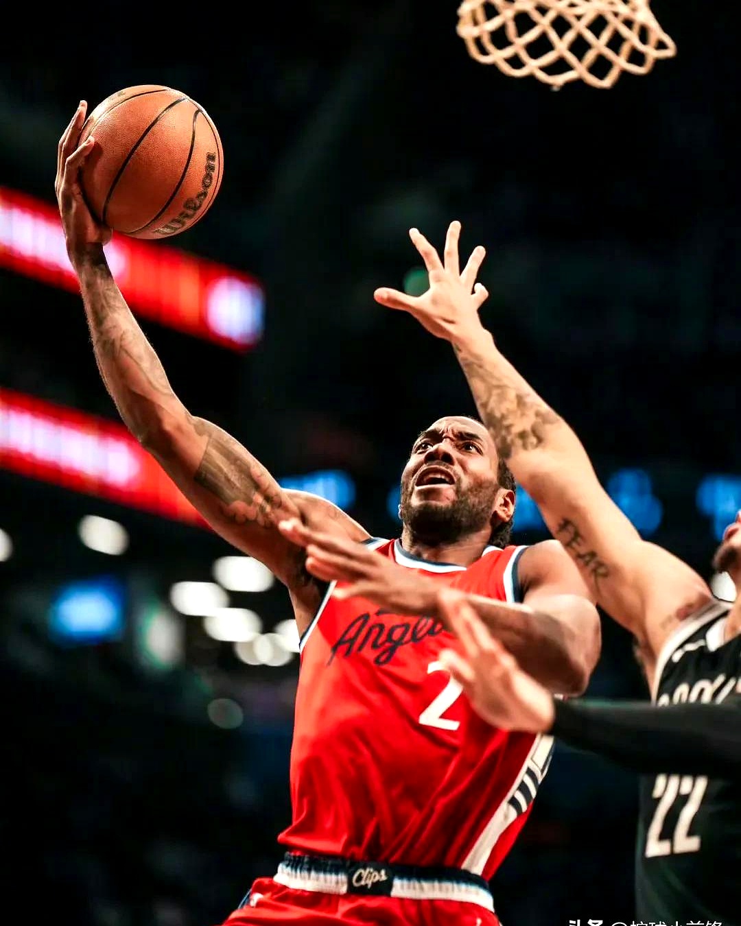 新疆队翻盘雷霆,伦纳德点燃赛场 新疆队翻盘雷霆,伦纳德点燃赛场