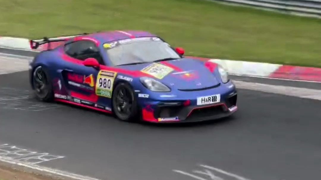 红牛车队翻盘法拉利，维斯塔潘惊艳四座