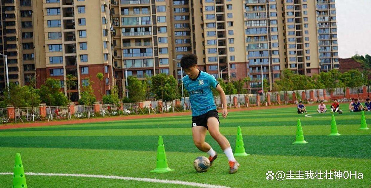 选秀大会召开,足球新星脱颖而出 选秀大会召开,足球新星脱颖而出