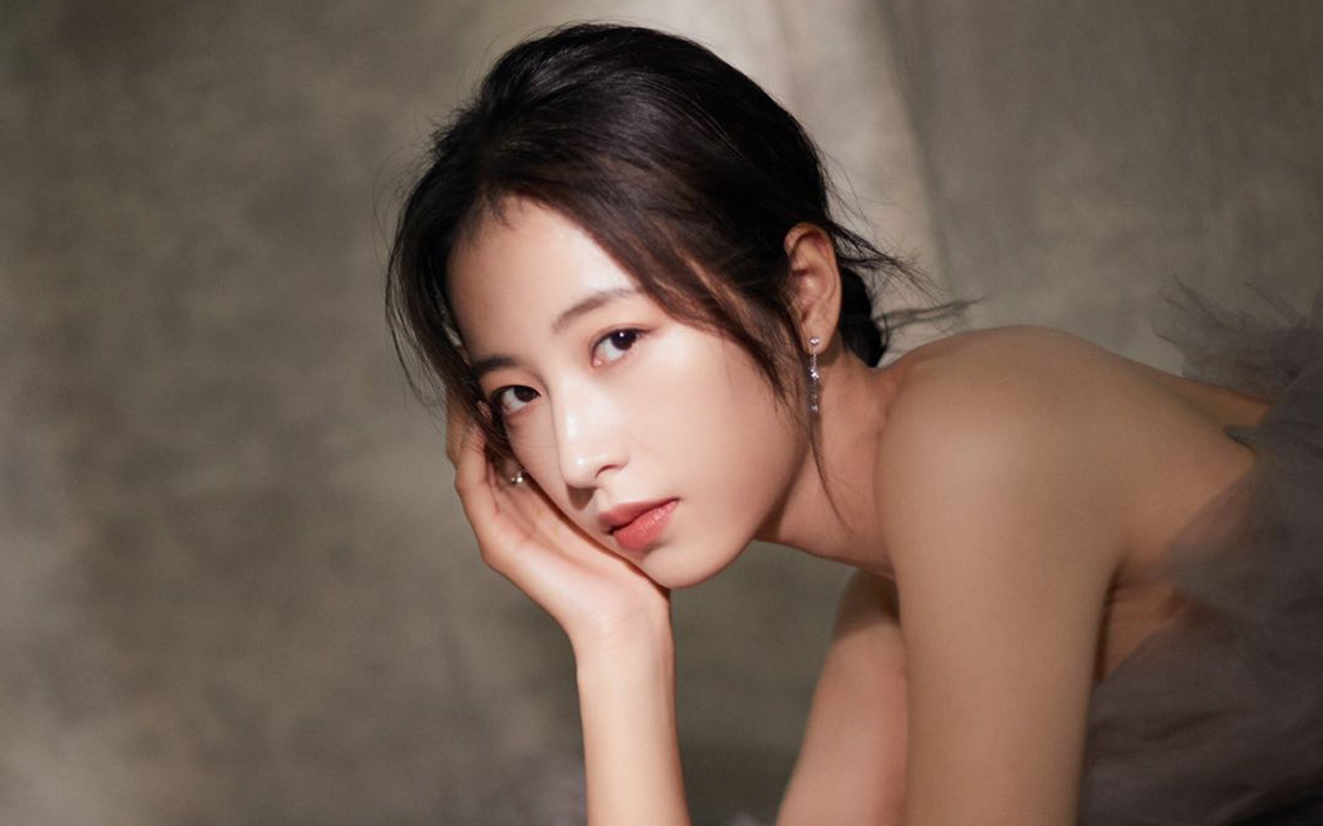 伊布，那枚划破夜空的燃烧引信