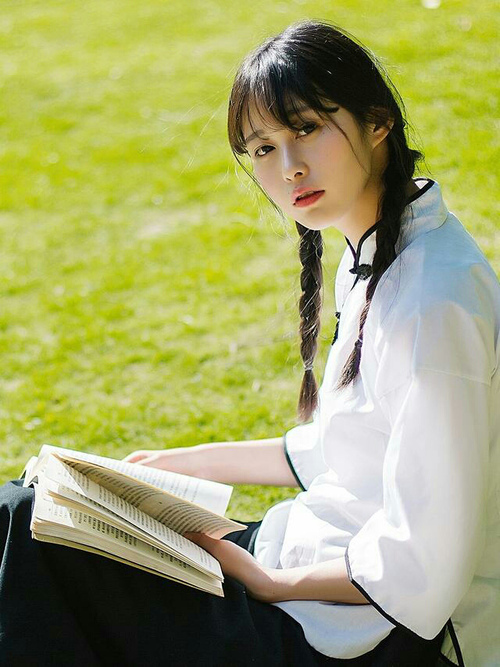 澳大利亚血拼勒沃库森，库尔图瓦全场最佳无争议，守护神之光耀绿茵