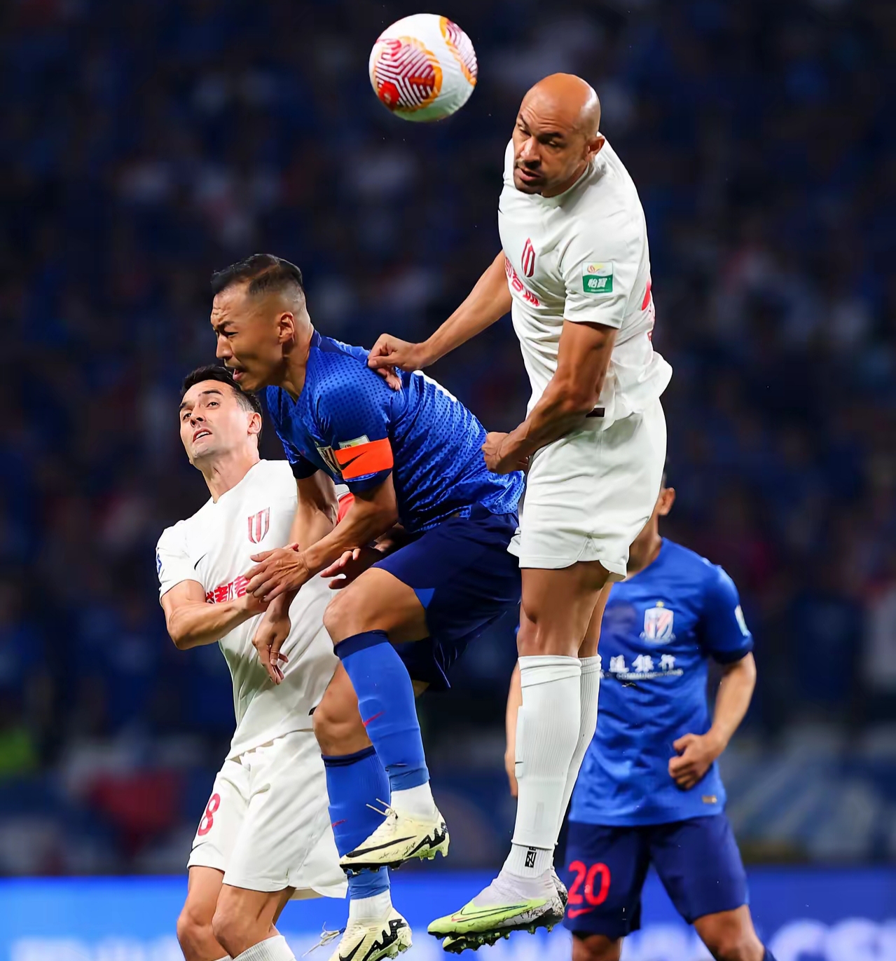 F1新赛季揭幕战焦点战，篮网掀翻上海队